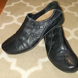 Red Willow Black Shoes